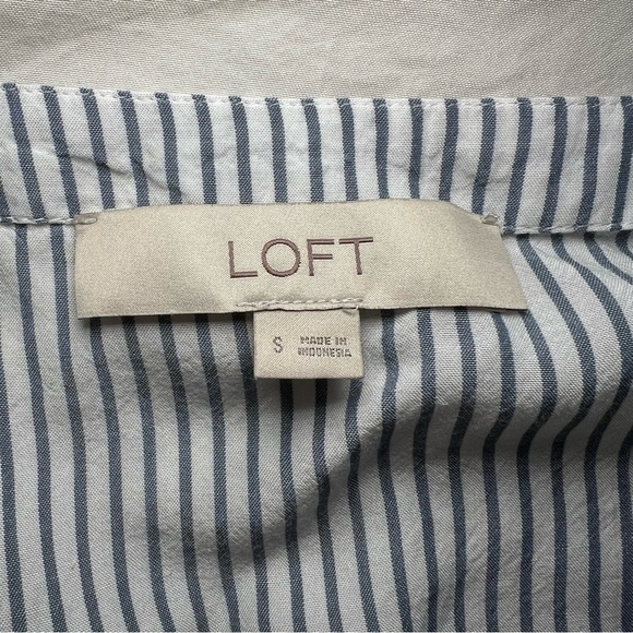 LOFT Long Balloon Sleeve Blue/Gray & White Striped Wrap Shirt V-Neck - Picture 4 of 6